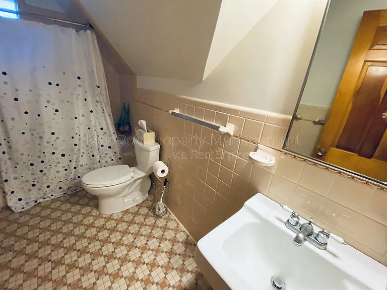 916 Sylvania Ave — Photo 29
