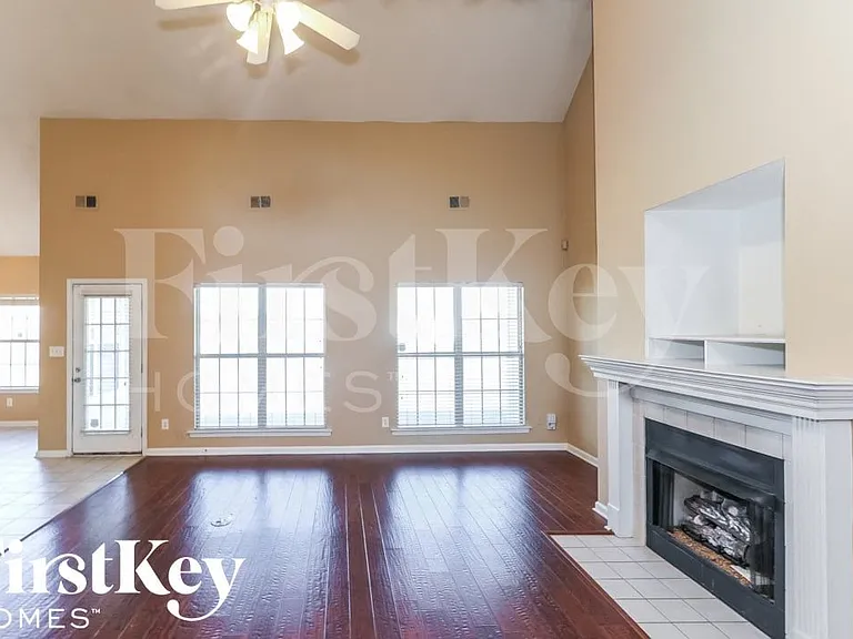 9920 Calderdale Dr — Photo 2