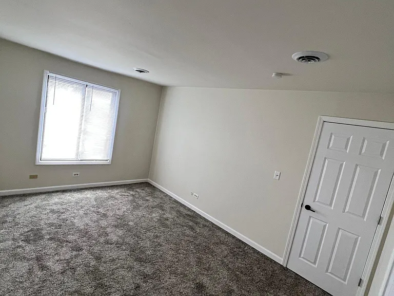 210 E Court Of Shorewood #6 — Photo 3