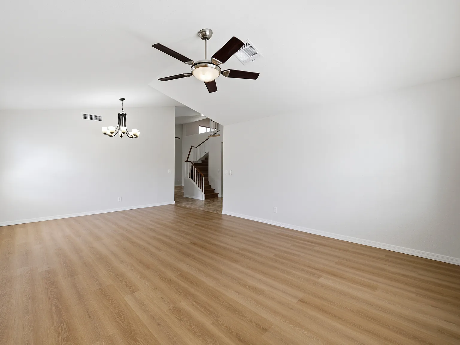4 bed, 2.5 bath, 2555 sqft, $2,995 — Photo 4