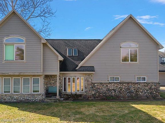 3rd image of 5863 Clarkston Rd
