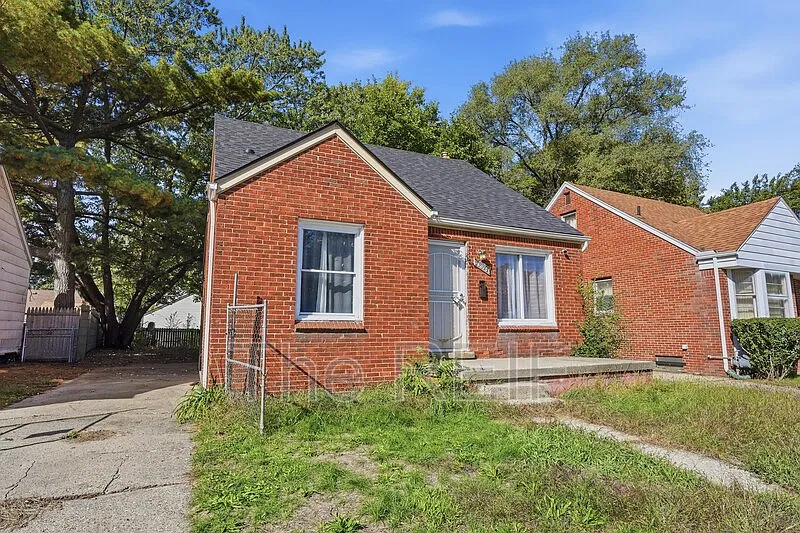 3 bed, 1.0 bath, 955 sqft, $1,300 — Photo 4