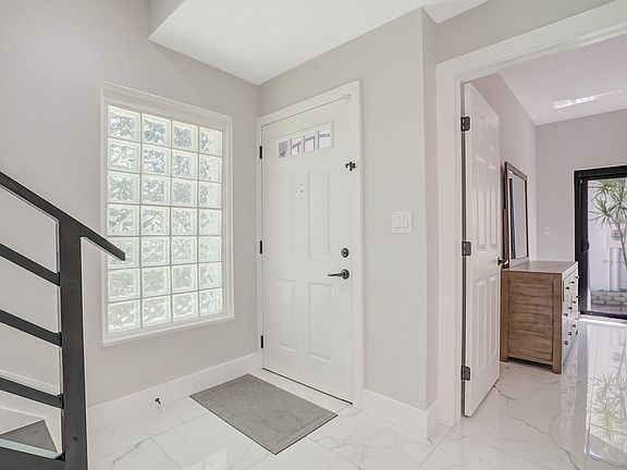 5th image of 1301 N RIVERSIDE Drive #19