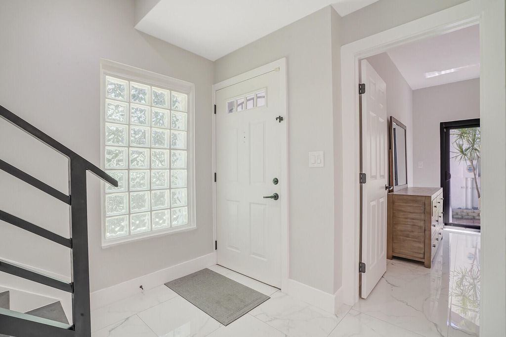 1301 N RIVERSIDE Drive #19, photo 5