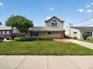8347 Donna St, Westland, MI 48185