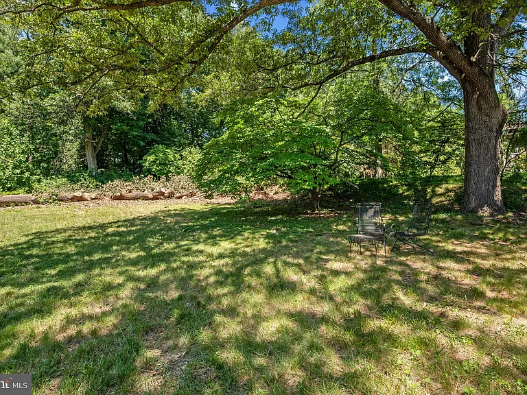 9110 Autoville Dr — Photo 36