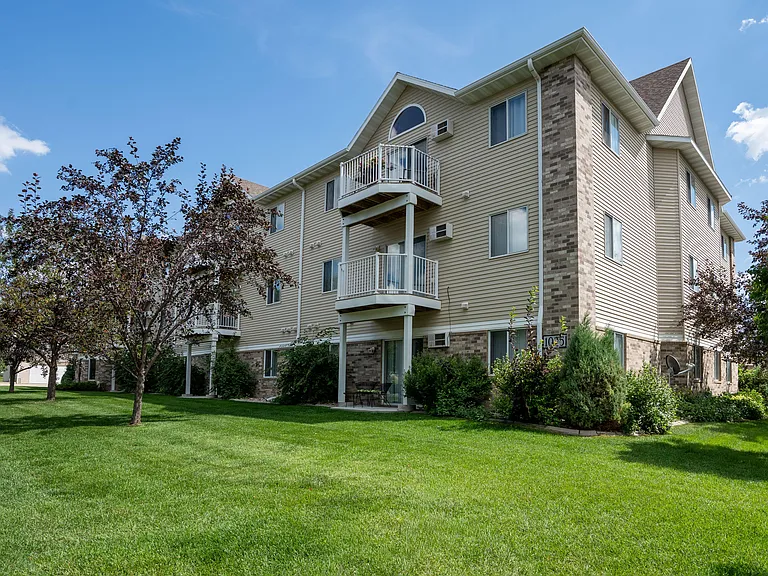 Bismarck, ND Sierra Ridge Apartments | Exterior