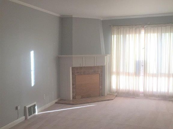 3rd image of 190 Los Olivos Ave