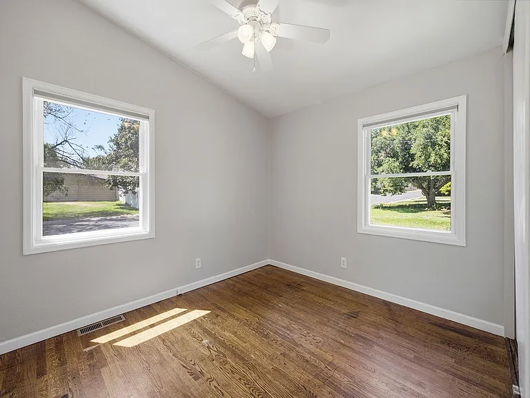 2333 W 25th Street Rd — Photo 15
