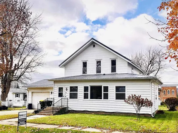 108 W Dewey St, Cassville, WI 53806
