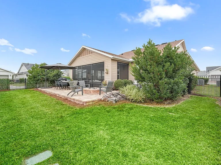 5672 NW 40th Pl — Photo 8
