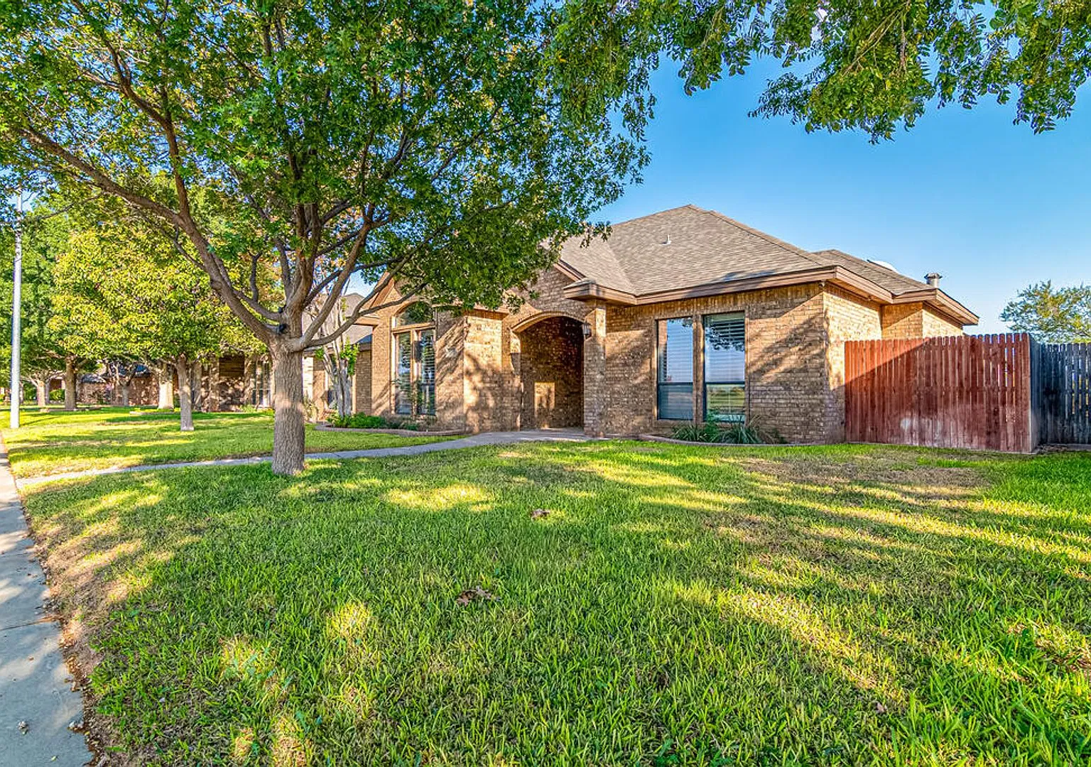 4913 Woodhollow — Photo 1