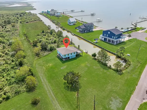 510 Flamingo Dr, Anahuac, TX 77514