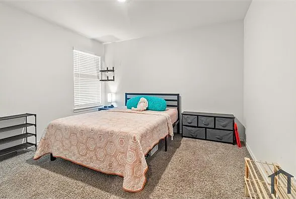 2928 Roper St — Photo 3