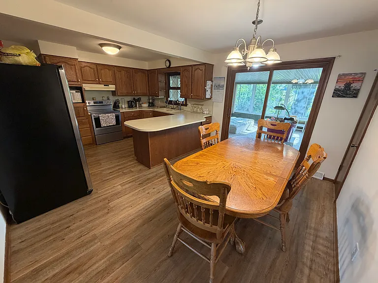 212 Vine St SE — Photo 6