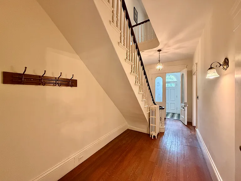 36 Maple Ave — Photo 5