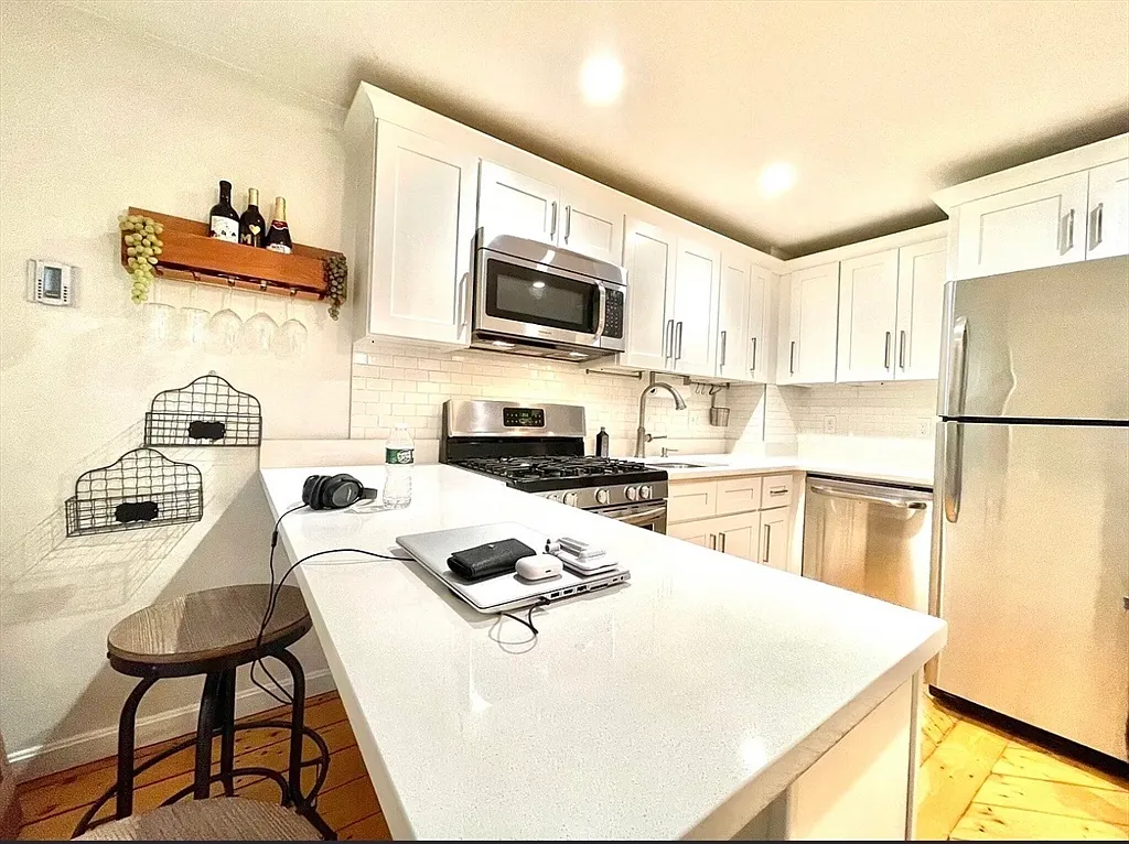 1 bed, 1.0 bath, 550 sqft, $2,450 — Photo 3