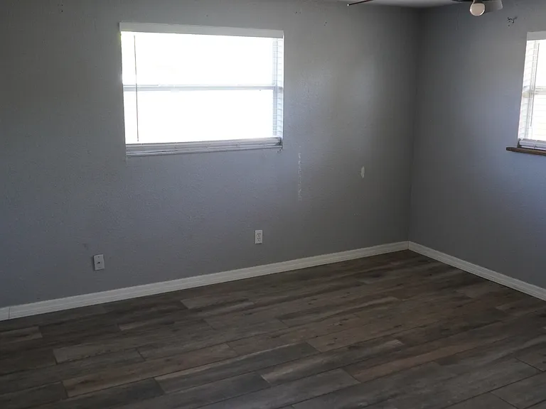 4111 W Montgomery Ter — Photo 16