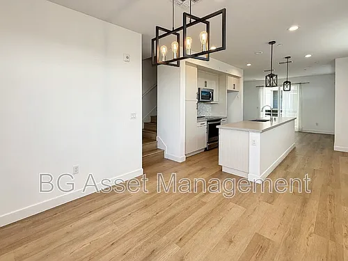 3909 Wattling St Photo 1