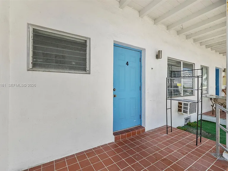 8135 Crespi Blvd #4 — Photo 6