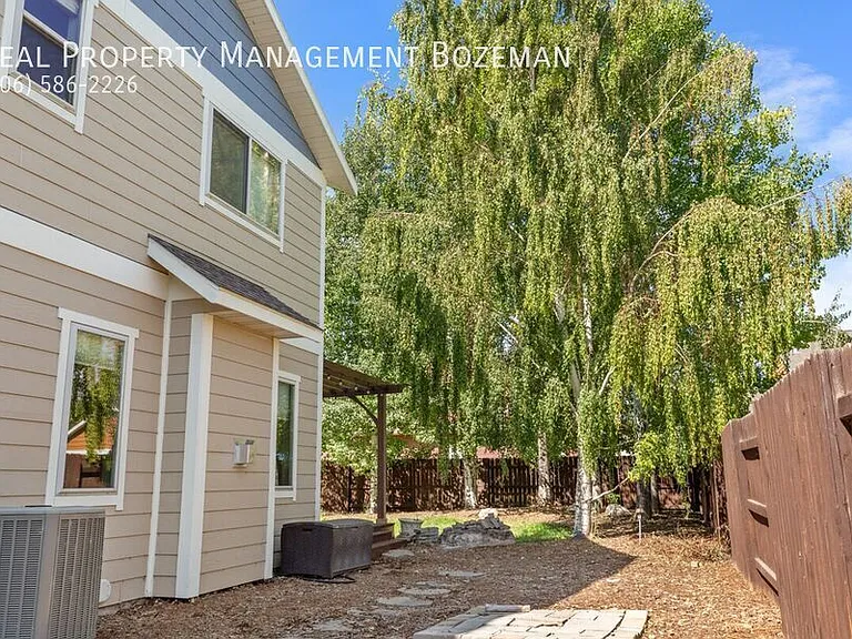 971 Longbow Ln — Photo 4