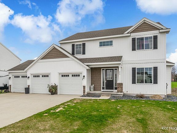 3rd image of 252 Warbler Dr