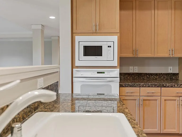 221 5th Ave S #105 — Photo 20