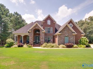 110 Mountain Lake Dr, Huntsville, AL 35811