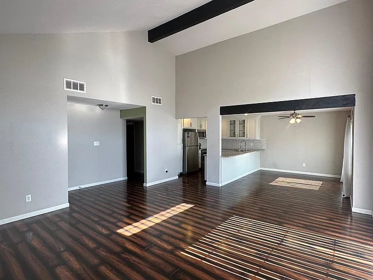 10485 S Del Valle Dr — Photo 4