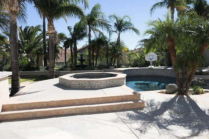14049 Claremont Ln