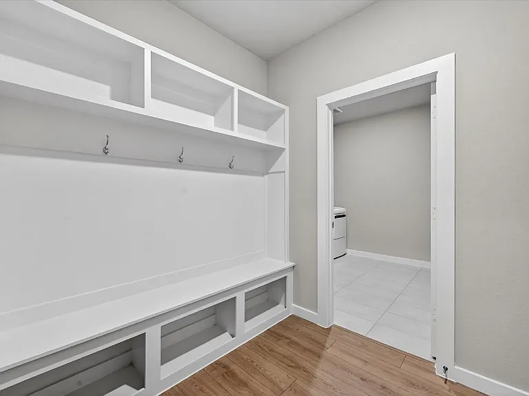 701 Summerberry Dr — Photo 3