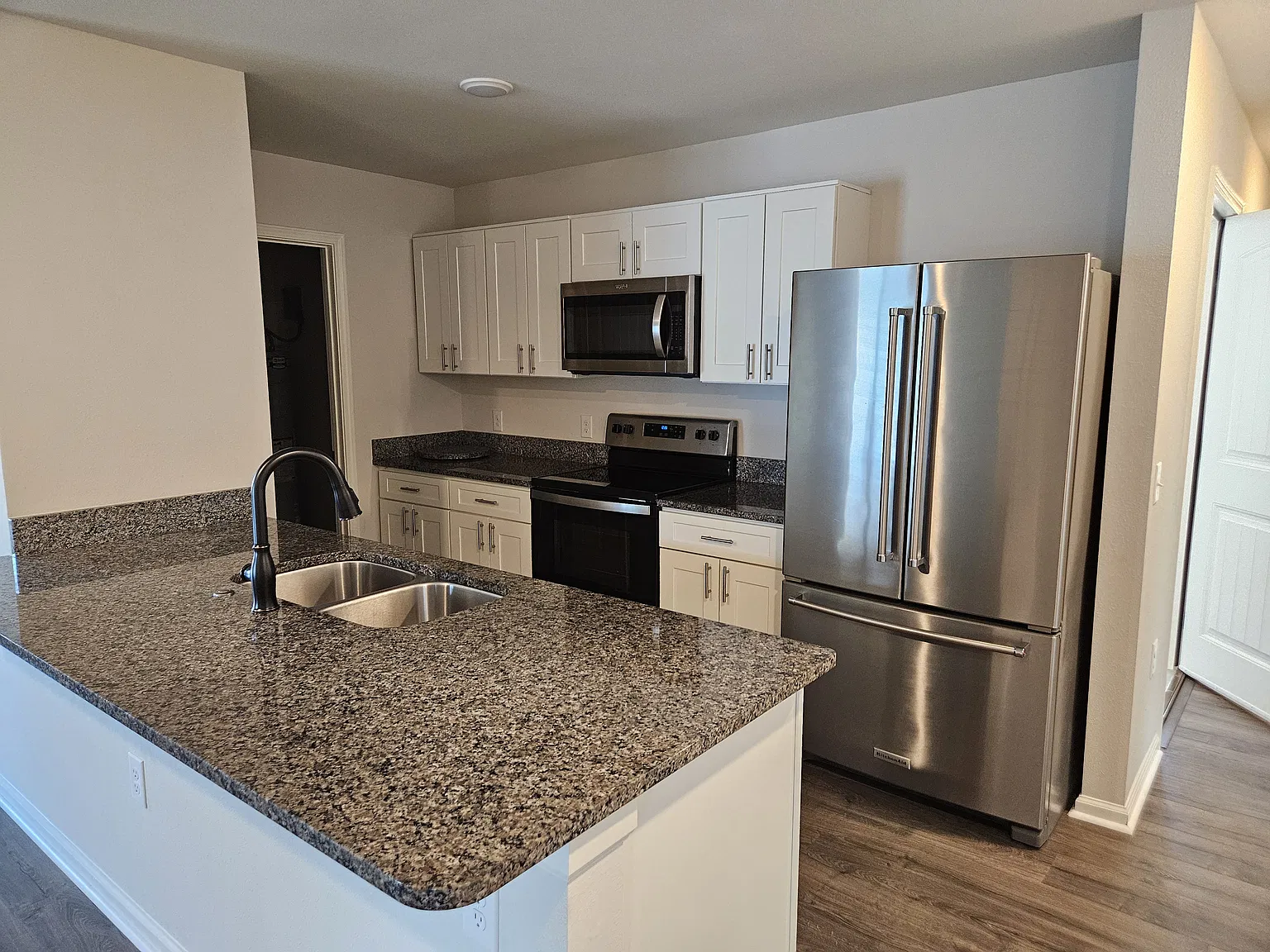 3 bed, 1186 sqft, $2,000 — Photo 4