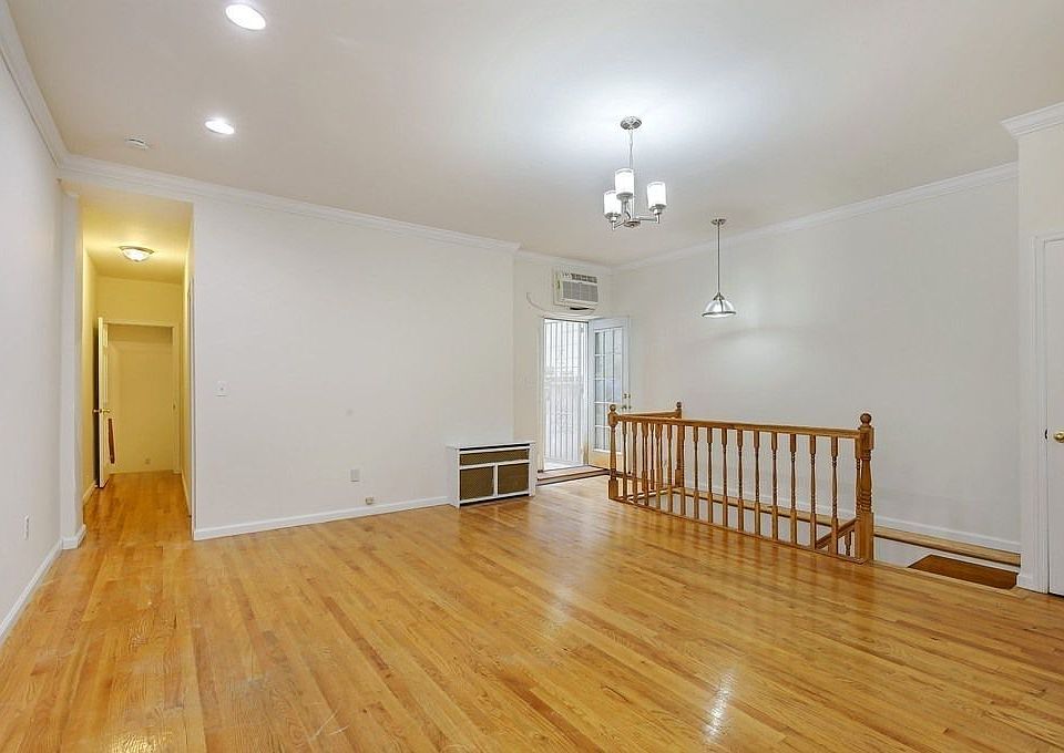 1st image of 40 W 75th St APT 1B