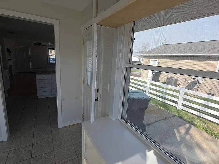 304 N River Rd — Photo 21
