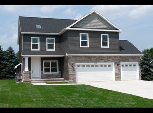 667 Pinewood Dr, Grass Lake, MI 49240