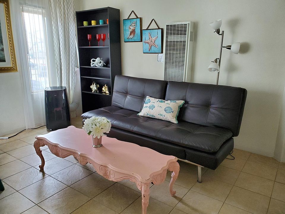 1st image of 819 Island Ct #3