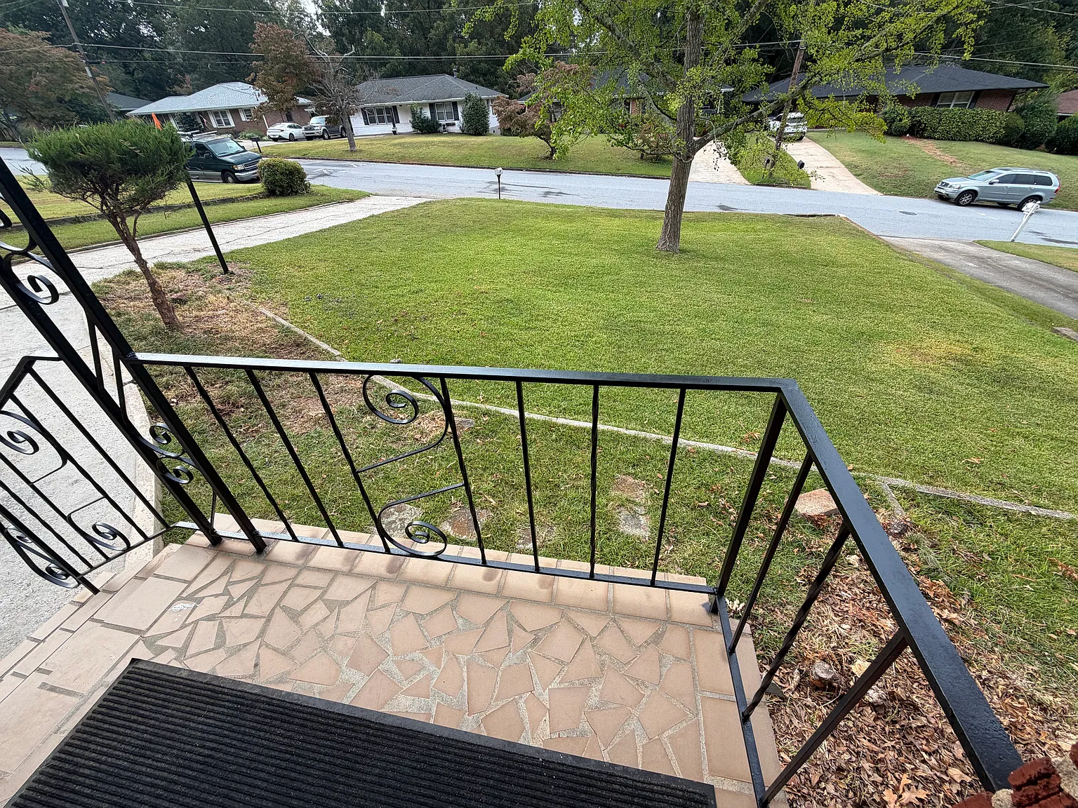2031 Montrose Dr — Photo 2
