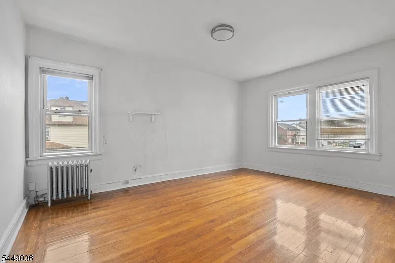 3 bed, 1.0 bath, $2,500 — Photo 3