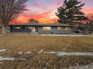 1916 Hollingsworth Dr, Commerce Township, MI 48390