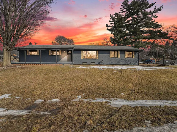 1916 Hollingsworth Dr, Commerce Township, MI 48390