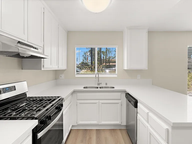 Highland Parc North - Near UCR — Photo 22