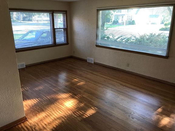 4th image of 4410 S Lake Dr