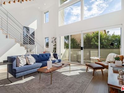 5407 W Wilshire Vista Ln, Los Angeles, CA, 90019