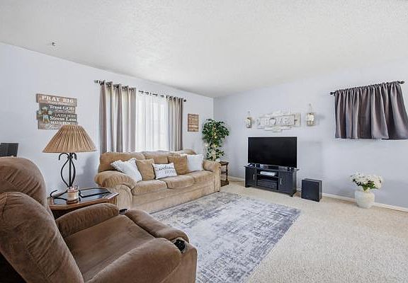 4th image of 406 3rd Ave