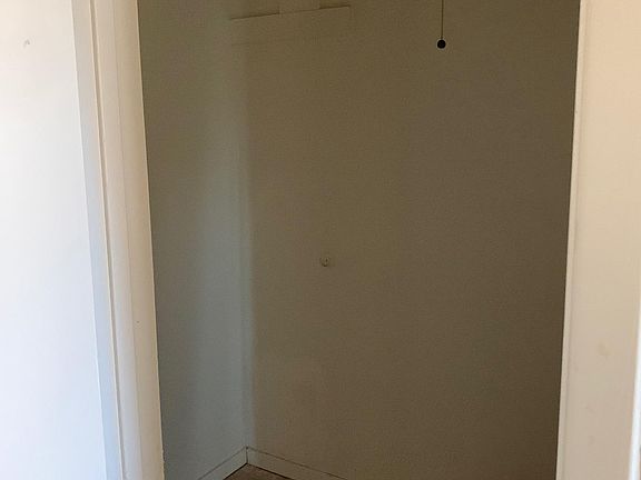 Mater Bedroom Closet 2/2