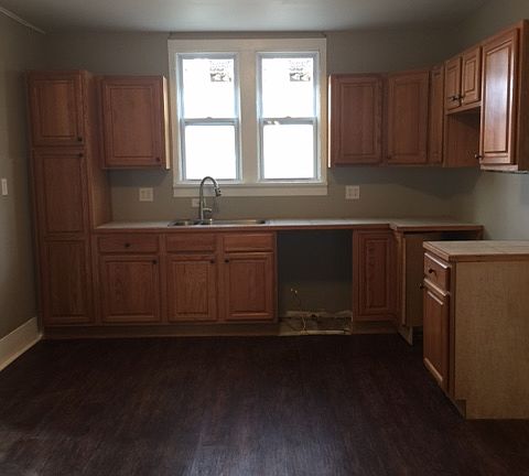 4th image of 1257 N Broadway St
