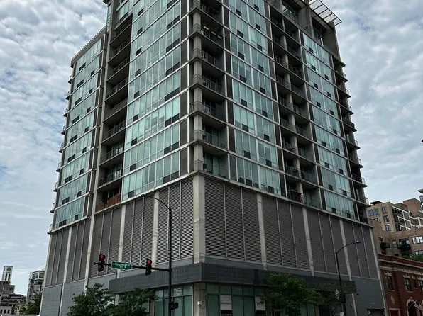 700 W Van Buren St APT 803, Chicago, IL 60607