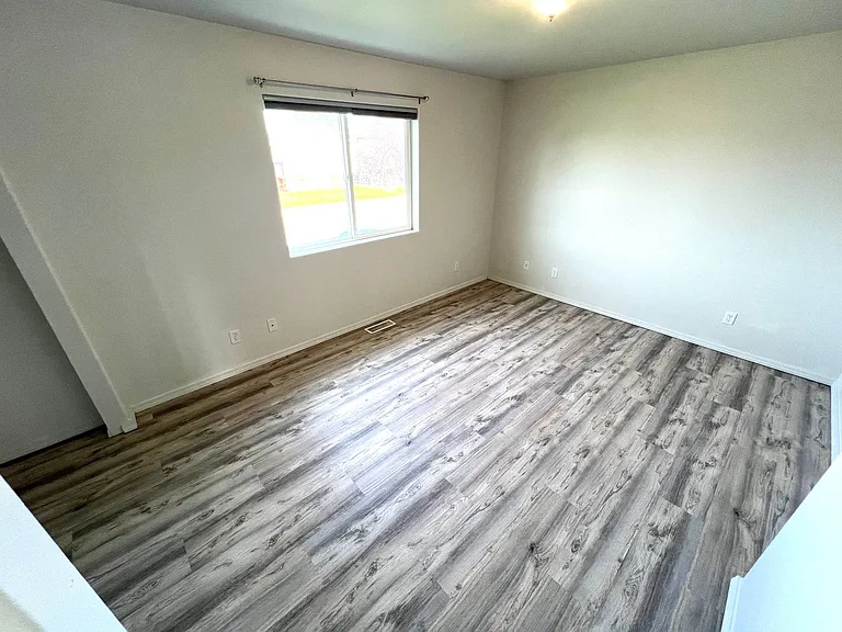 803 E Groschell St — Photo 16