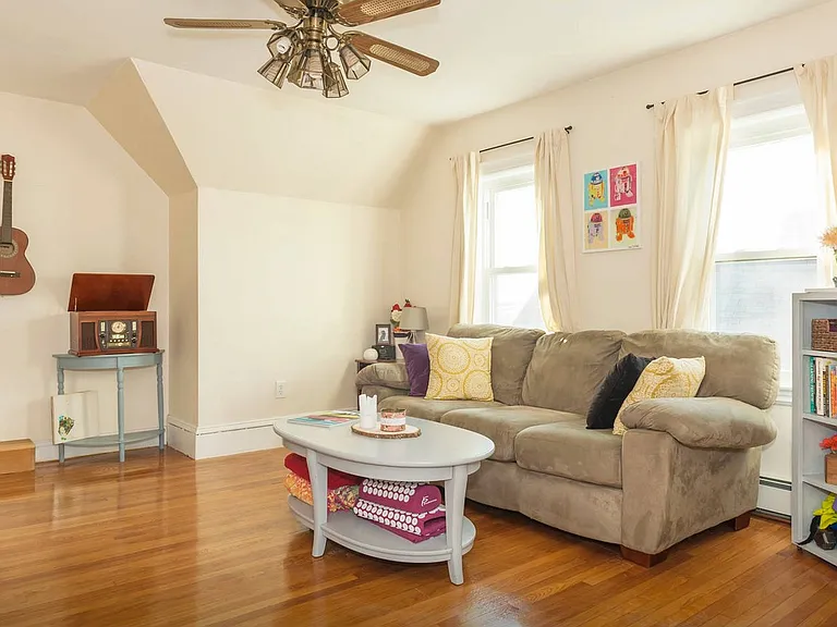 123 Walnut St #3 — Photo 2