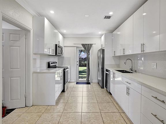 5th image of 3641 SW 41st Avenue